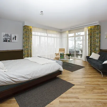 Ayrault לינה וארוחת בוקר 3*