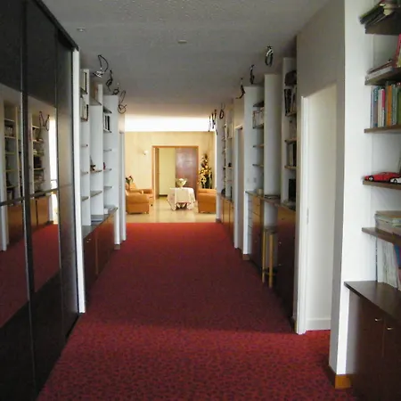 לינה וארוחת בוקר Ayrault 3*