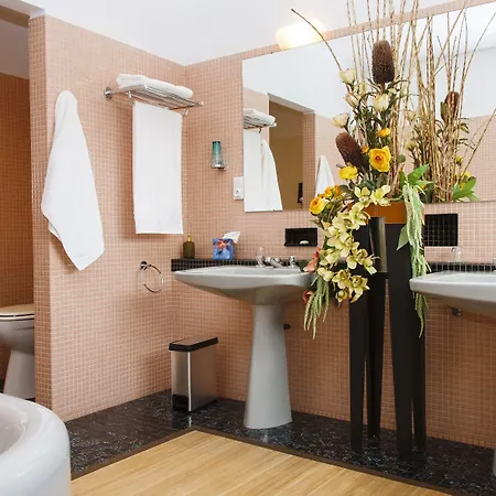 Ayrault לינה וארוחת בוקר