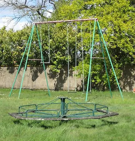 Ayrault לינה וארוחת בוקר